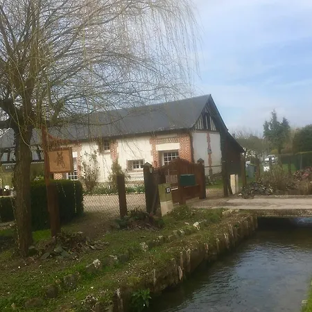 Au Paddock Du Bec Appartement Le Bec-Hellouin Buitenkant foto
